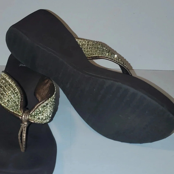 Yellow Box Gold/Bronze Wedge Flip Flops Style Puffy Size 10M - Picture 11 of 11